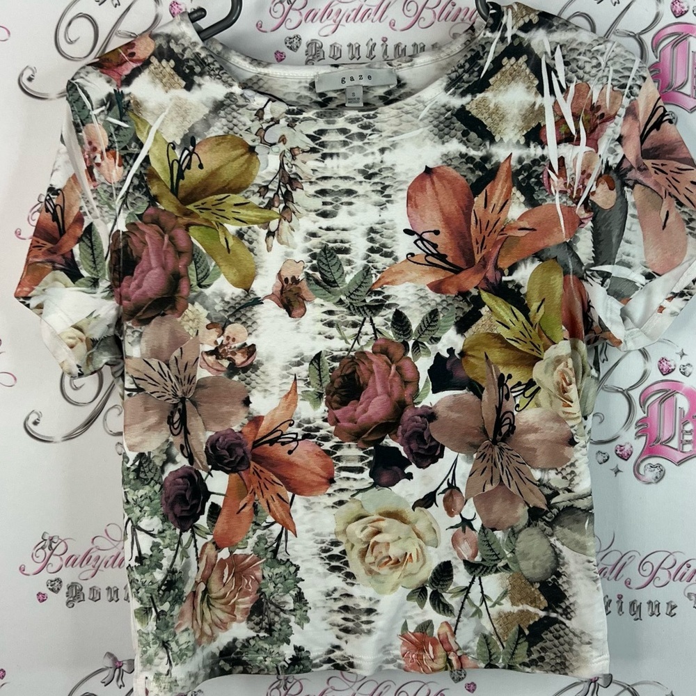 Gaze tshirt tee flowers Lillys boho Multicolor Floral Short Sleeve Top